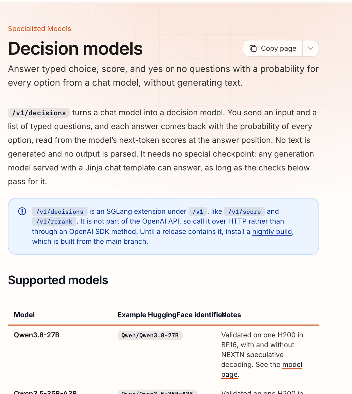 SGLangの公式ドキュメント「Decision models」ページの冒頭。choice・score・yes/noの質問に、文章を生成せず全選択肢の確率で答えると説明している