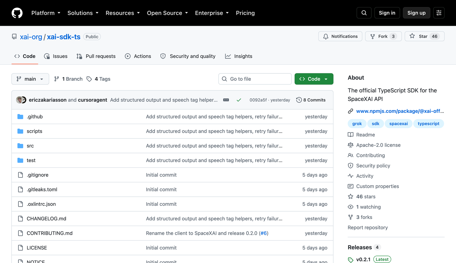 GitHub の xai-org/xai-sdk-ts リポジトリのトップ画面。説明文に The official TypeScript SDK for the SpaceXAI API とあり、Apache-2.0 ライセンス、最新リリース v0.2.1 が表示されている